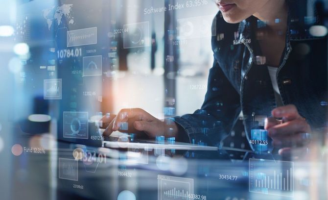 情報科学に携わる女性のイメージ