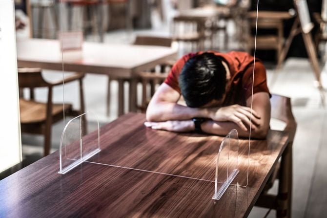 コロナ対策で疲弊する飲食店オーナー