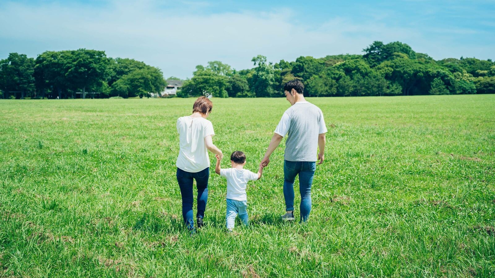 ｢3歳までは母親が子育てに専念すべし｣と嫁批判の長文LINE…そんな義母の態度が180度変わったワケ 三歳児神話なんて張りぼてに過ぎない