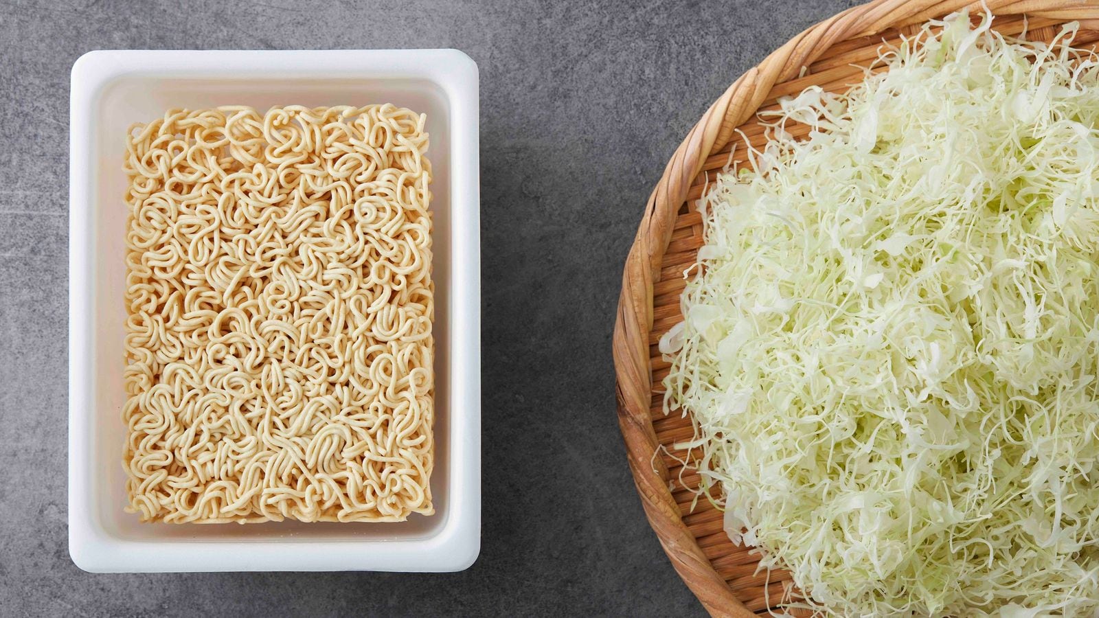 なぜか食べたくなる｢カップ焼きそば｣をダイエット食に変える魔法のレシピ【2020年BEST5】 キャベツましまし焼きそばの作り方