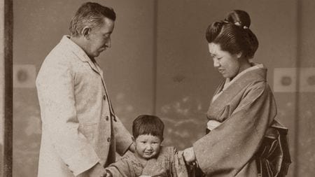 4歳で母と離別し16歳で左目の視力を失い父親も亡くす…路上生活の小泉