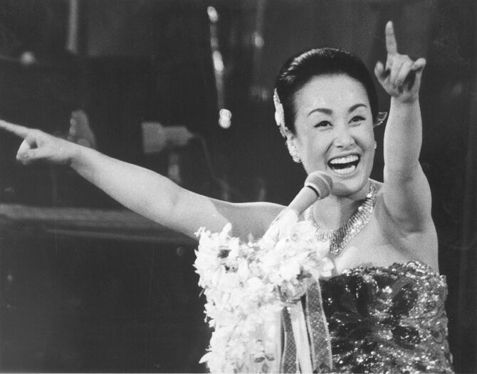 戦後の大スターだった美空ひばり=1981年、東京・日本武道館