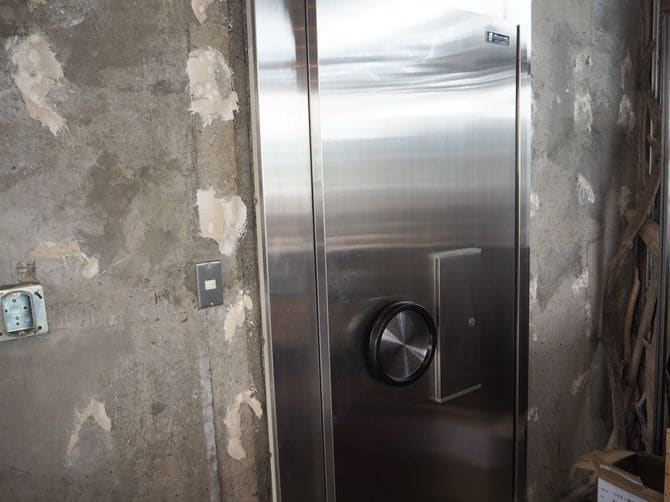 信用金庫の金庫が今も残っている