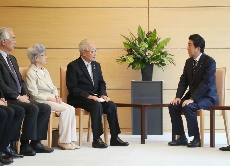 安倍首相の軽薄さが北のミサイルを呼ぶ訳 「前のめり姿勢」がアダになる恐れ