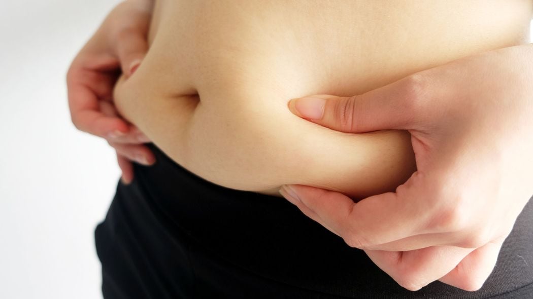 頑張って腹筋してもポッコリお腹は消えない…シュッとした男女が毎日やっているジム要らずの｢逆腹筋｣とは "おなか"に詰まっているものの正体