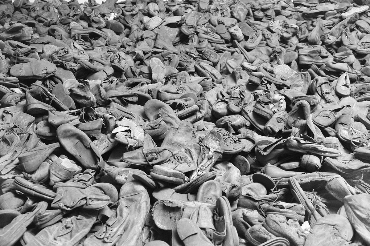 ポーランドのアウシュビッツ強制収容所で強制送還された人々の靴