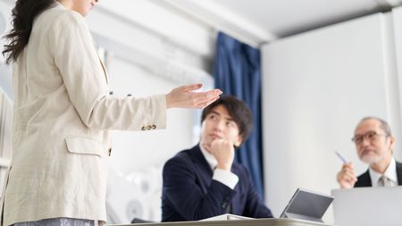 仕事能力の低い残念な人ほど 自分は同期の中では 決して悪くない と考えてしまうワケ 人生の一部を 同期 と比べても 意味はないのに President Online プレジデントオンライン