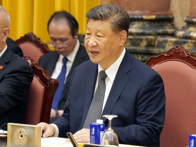 2025年4月15日、ベトナムの首都ハノイで、ルオン・クオン国家主席と会談する中国の習近平国家主席
