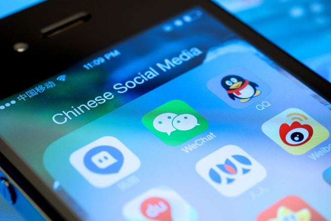 中国のSNSアプリのアイコンが並んだスマホ画面