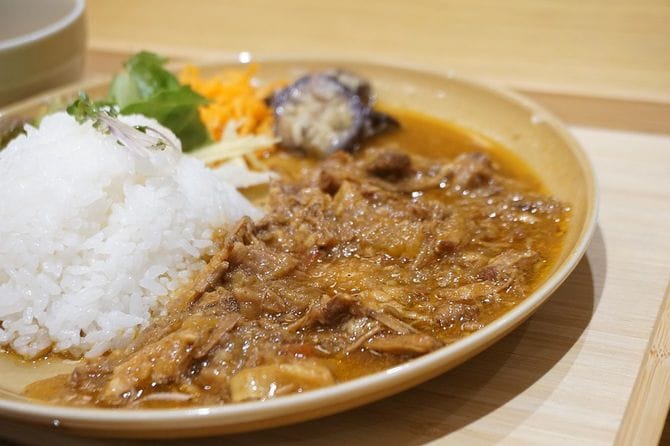 豚肩ロースと牛すじを煮込んだスパイスカレー