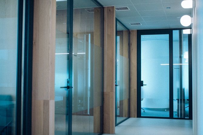 会議室が並ぶメルカリ本社