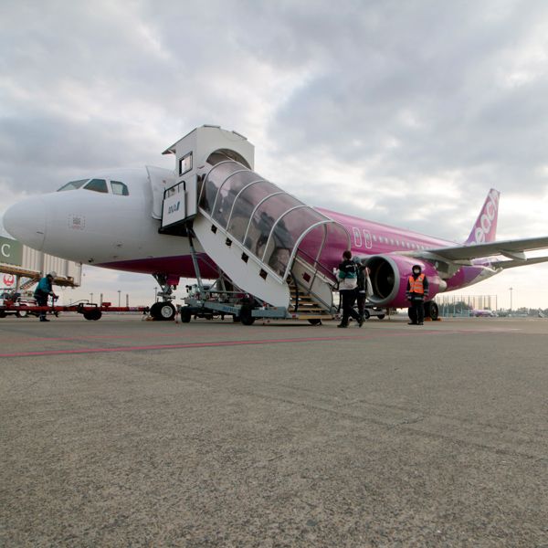 業績は断トツの大赤字 それでも格安航空会社ピーチが超強気の路線拡大を続けているワケ ビジネス客が極少でも搭乗率 という 新千歳 那覇 の異様 President Online プレジデントオンライン