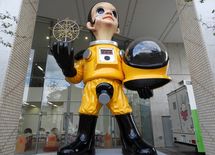 なぜ"防護服姿の子供像"は撤去されたのか