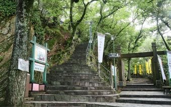 断崖に残された石垣､岩肌むき出しの階段､籠城戦に備えた貯水槽…｢豊臣兄弟｣ゆかり稲葉山城跡には何がある?