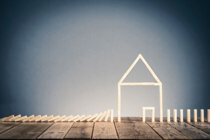 ドミノと住宅のイメージ