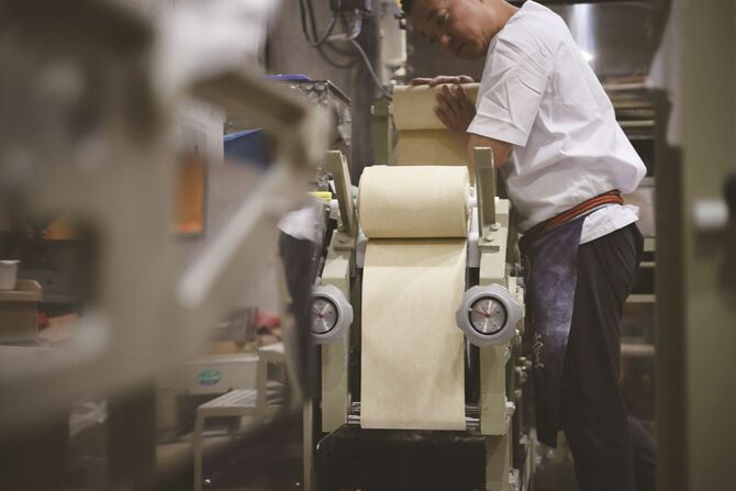 「支那そばや」の佐野実さんへの憧れからスタートした飯田さんにとって、製麺はラーメンづくりの命ともいうべきもの。