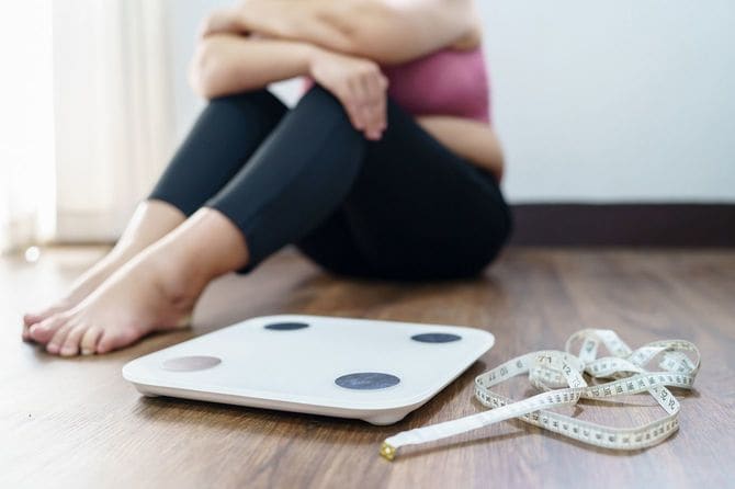 ダイエットに飽き飽きした肥満の女性