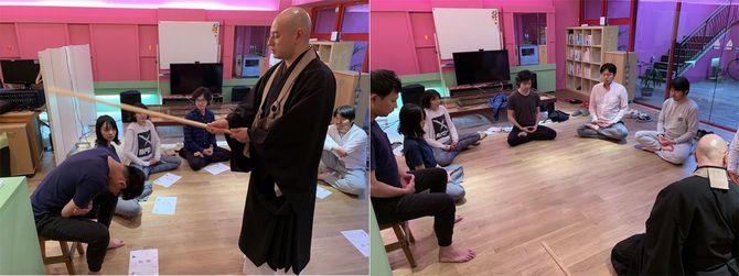 出張坐禅の風景。鎌倉のウェブ制作会社村式のオフィスにて坐禅指導する岩山さん。