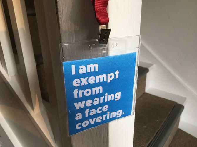 英国政府が配布しているマスク着用免除を示すカード