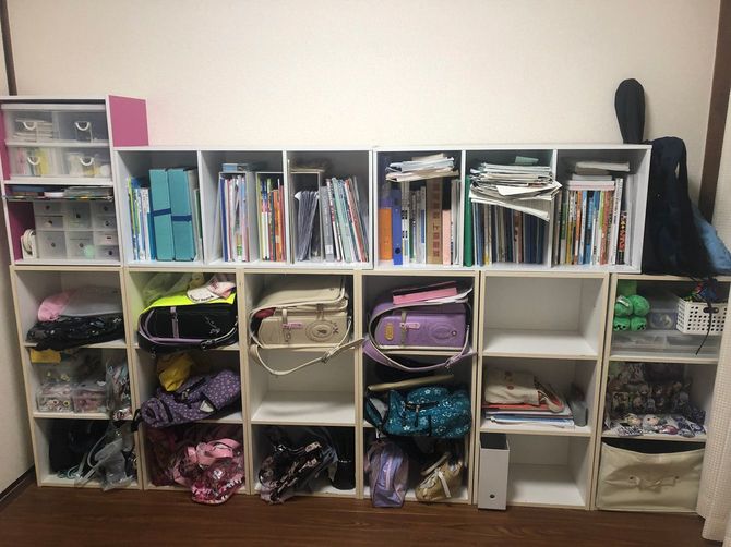 個室はなくても、個人ロッカー制。物があふれてくると、片づけが始まる。