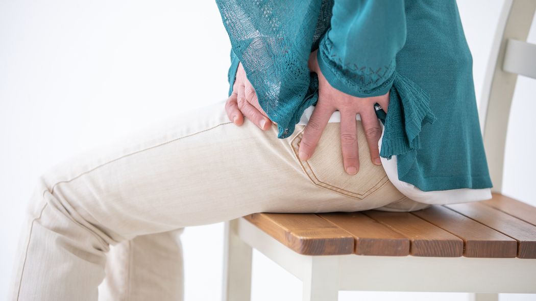 座りすぎは寿命を縮める! 1日3分で猫背が治る｢股関節のすべて｣