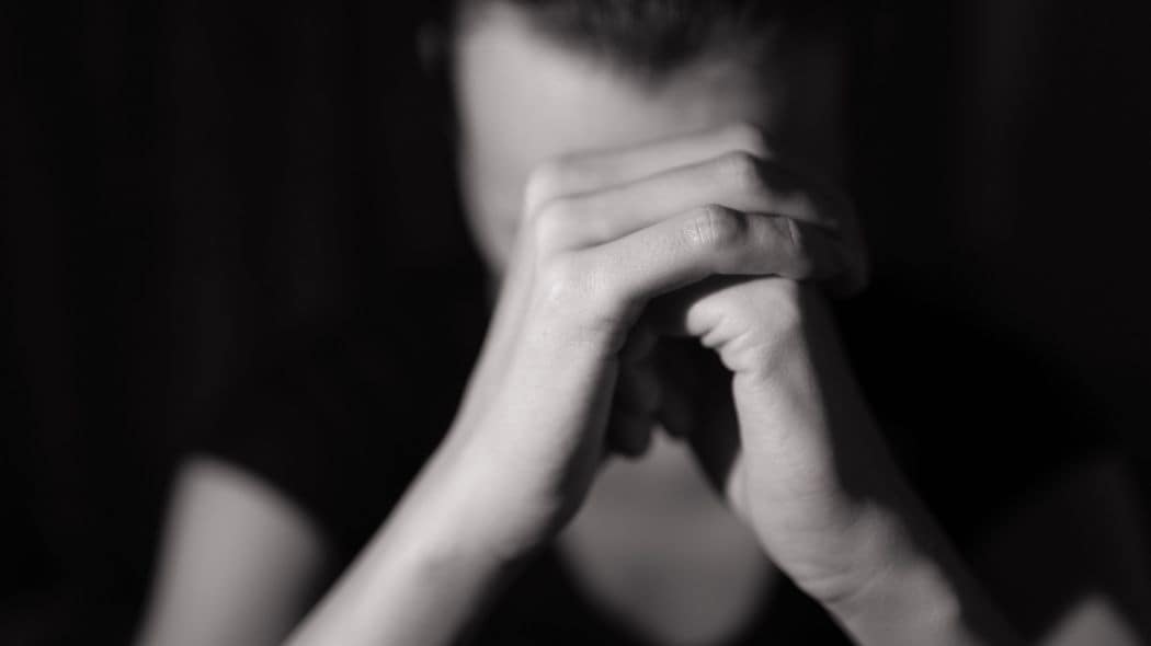 マスクやワクチンに怒り､会話が成り立たない…夫を陰謀論集団｢神真都Q｣に奪われた妻の慟哭 約1万人の｢居場所のない人｣の受け皿になっている