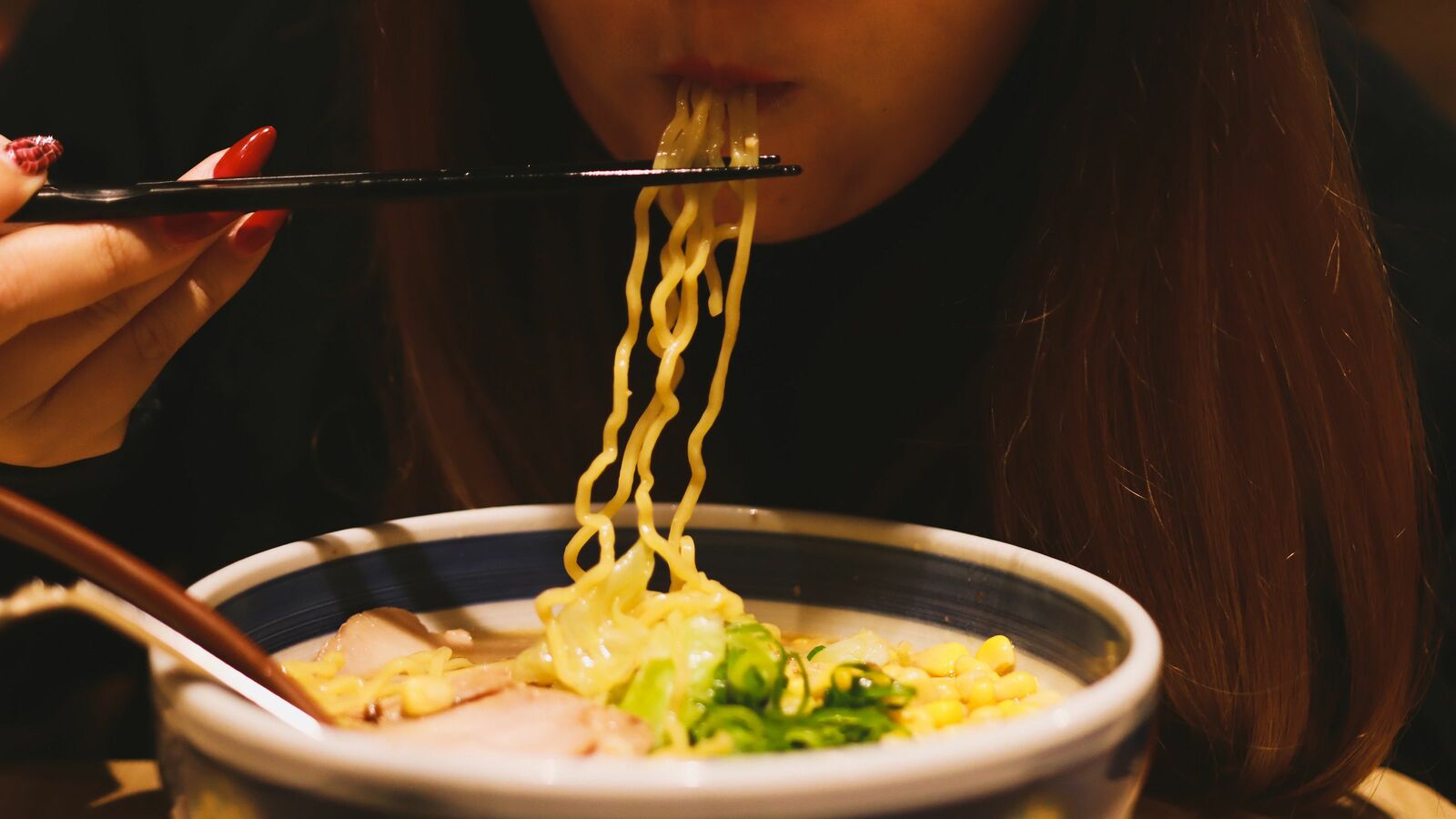 ｢深夜のラーメン｣に罪悪感をもってはいけない…｢70代でも老けない人｣が実践している食生活の意外な事実 ｢悪い食生活を習慣化しない｣さえ守れば､神経質に考える必要はない