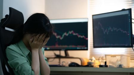 100万円が16万円になる悲劇 大損した投資家が今年に入って買っていた ある投資信託 昨年の米国株式市場の好調で人気が集まったが President Online プレジデントオンライン