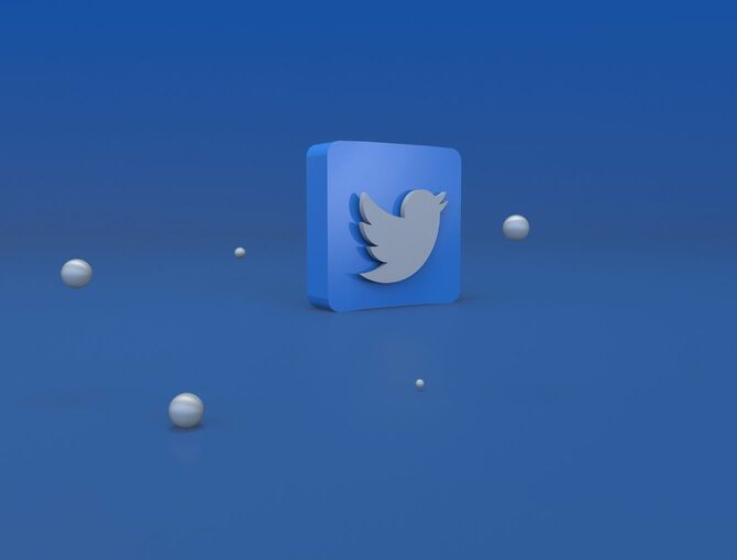 青い背景にTwitterのロゴマーク