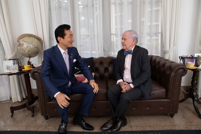 世界的投資家ジム・ロジャーズ氏と渡邉 美樹氏