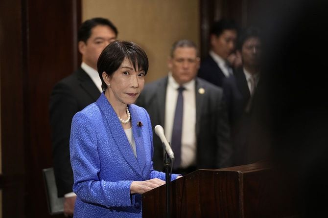 トランプ米大統領との日米首脳会談を終え、記者団の取材に応じる高市早苗首相＝2026年3月19日、ワシントン