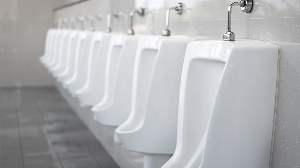 だから公衆トイレの個室は危険すぎる…42年凶悪犯と対峙した元刑事が｢一番奥の小便器｣を選ぶ衝撃の理由 密室では｢背後｣を守るのがいい