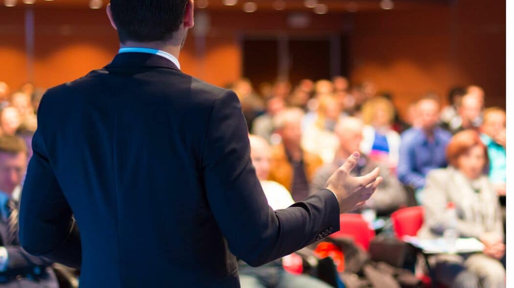 星野リゾート社長が倒産確率を社員に発表した理由…松下幸之助が語った経営者が果たすべき"社員への礼儀" 経営者が一番情報共有の必要性を自覚する必要がある