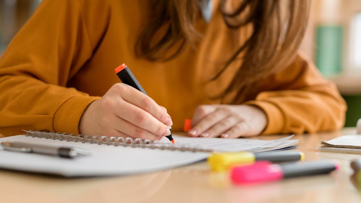蛍光ペンは引くほど忘れる？戦略的勉強法で記憶を定着させるコツ
