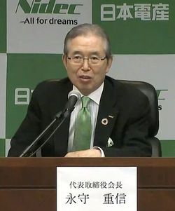 オンラインの決算会見に臨む日本電産の永守重信会長＝2021年7月21日