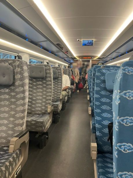 高速鉄道の内部。日本の新幹線と似ている。