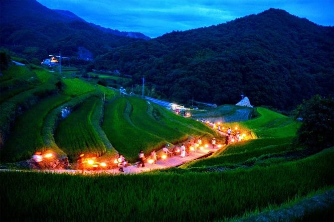 蝗害に遭わないように農村で続けられている虫送り(小豆島にて)。