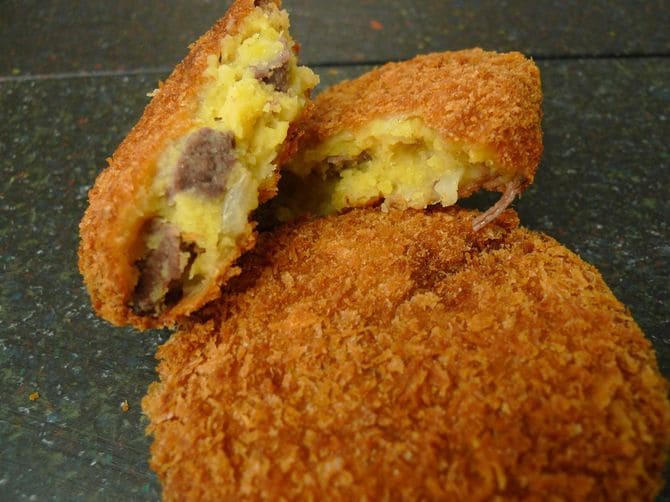 「神戸ビーフコロッケ 極み」(現在は5個入りで2700円)この商品の注文はオンライン通販のみ。