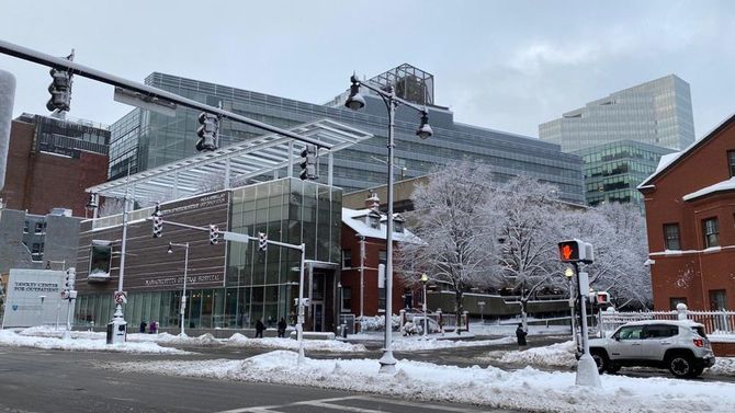 職員のワクチン接種に使われた病院正門の横にあるポールラッセル医学博物館