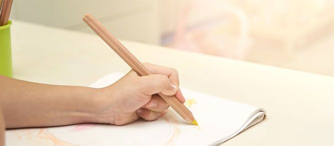 ノートに鉛筆の絵