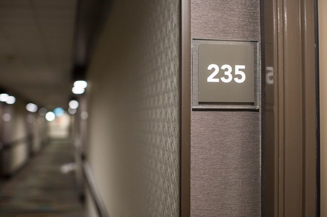 ルームナンバー235のプレート