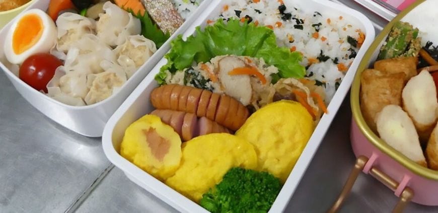 筆者おすすめアイテムを詰めたお弁当写真
