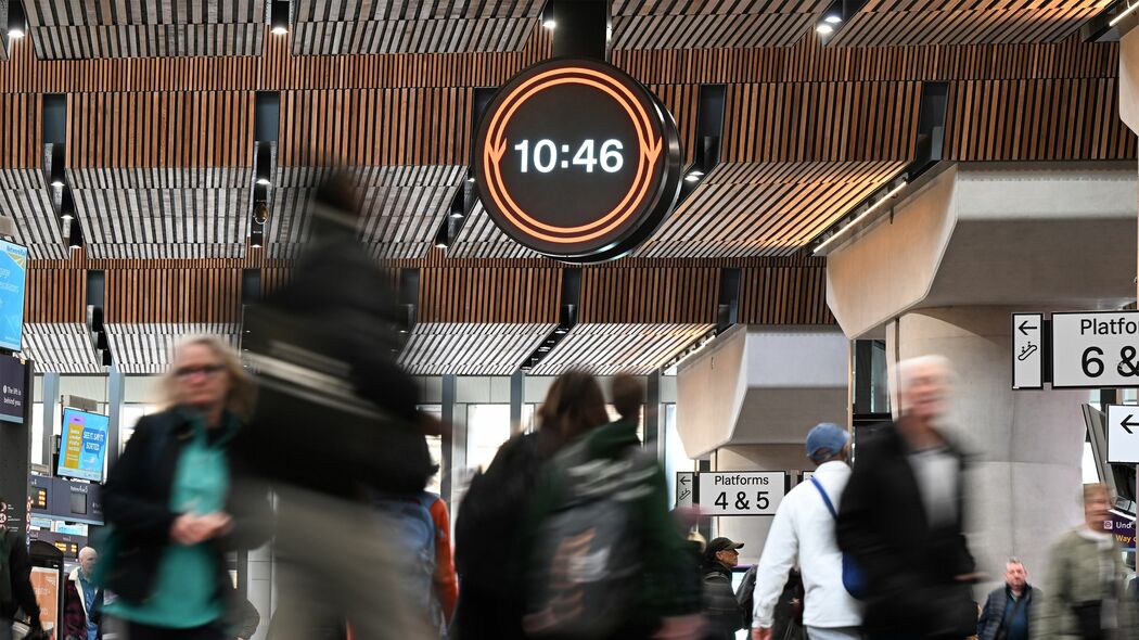 世界最古の鉄道駅から"アナログ時計"が消えた…英国の鉄道会社がデジタル化に踏み切った"切ない理由" 18～24歳の2割が時計を読むのに苦労している