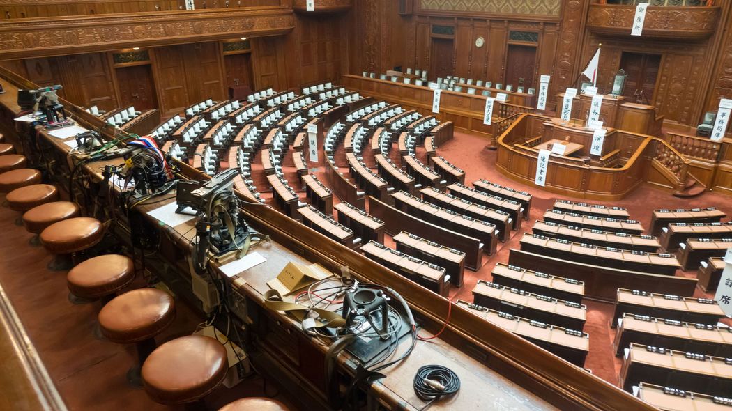 テレビ中継で｢居眠り姿｣を晒しているのに…国会議員が｢修学旅行生の案内｣は絶対におろそかにしない理由