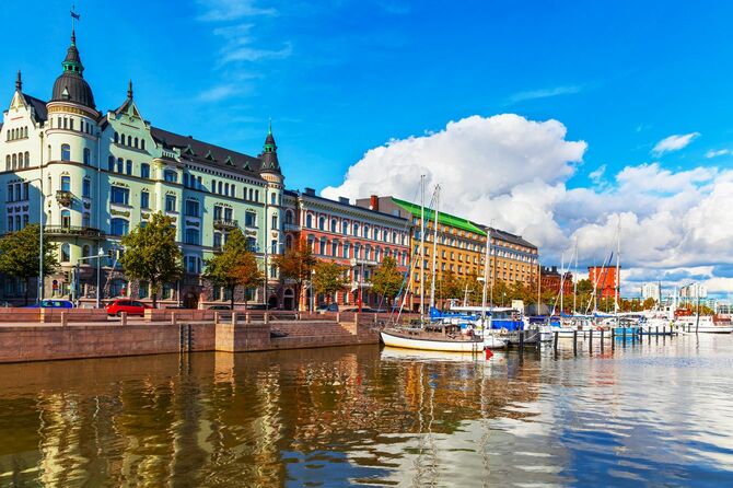 夏のフィンランド・ヘルシンキの旧市街にある桟橋