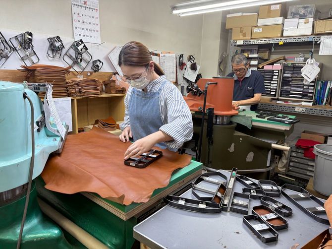 製品の顔を作る大事な裁断の工程