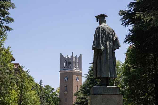 早稲田大学