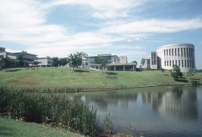 慶應義塾大学の湘南キャンパス（神奈川）