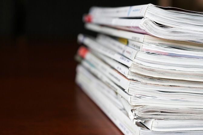 積み重なった雑誌