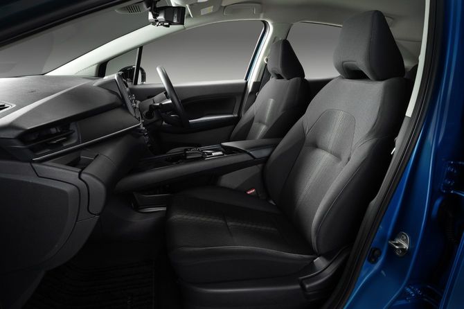 新型ノートの運転席と助手席の内装